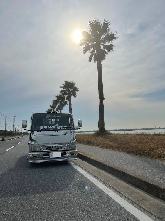 キャンターの千葉フォルニア(袖ヶ浦海浜公園)・仕事合間に・2号車に関するカスタム事例の投稿画像1枚目