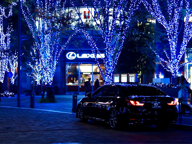 GSのイルミネーションと愛車・東京ミッドタウン日比谷・GS350・一眼レフ・黒光りに関するカスタム事例の投稿画像4枚目