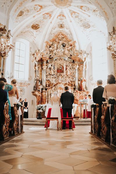 Fotógrafo de casamento Bettina Podlich-Huber (bettinalovestory). Foto de 13 de dezembro 2022