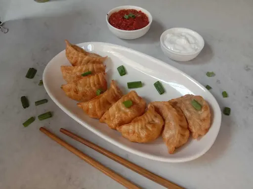 Chicken Cheese Pan Fried Momos [6 Pieces]