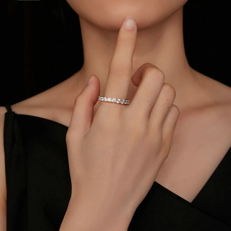 Title 2, Schitterende moissanite ring met bijpassende di...