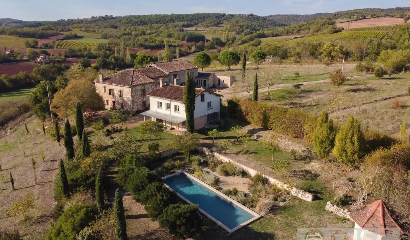 House with pool Sainte-Cécile-du-Cayrou