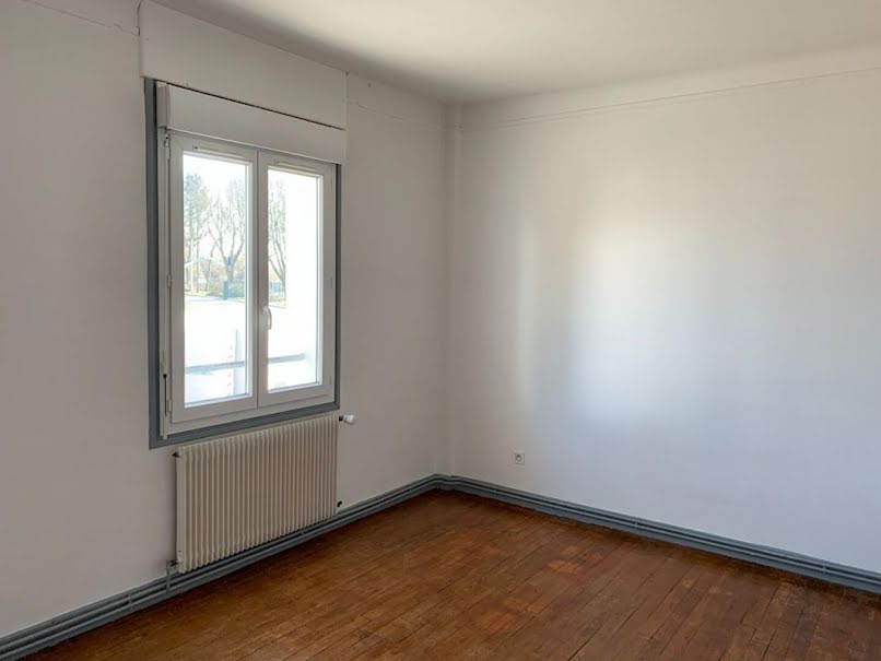 Location  appartement 1 pièce 42 m² à Faverolles (80500), 575 €