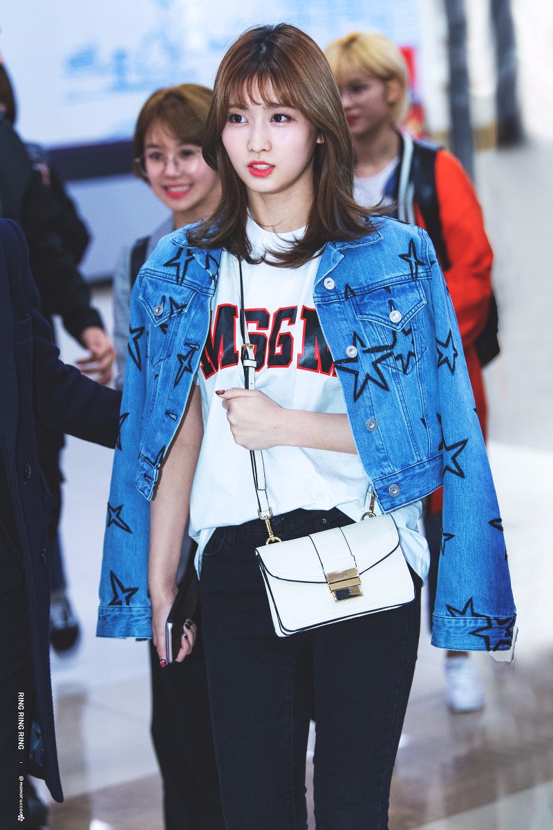 10 Times Twices Momo Wore The Sweetest Airport Fashion Thatll Make You Weak In The Knees Just