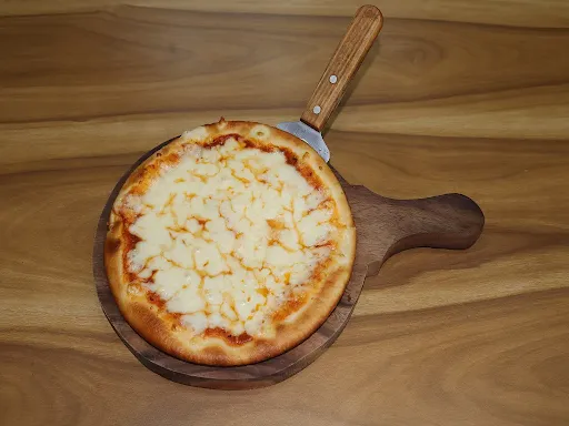 Cheesy Margherita Pizza