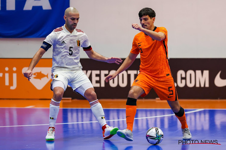 🎥 Futsallegende kan het ook op het veld: weergaloos doelpunt vanop middenlijn in tweede provinciale