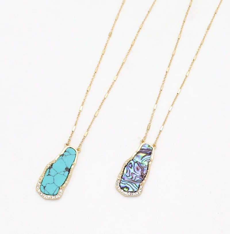 Lange ketting met abalone schelpen inleg, een prachtig sieraad voor een vleugje elegantie. Dit unieke ontwerp is perfect voor elke outfit.