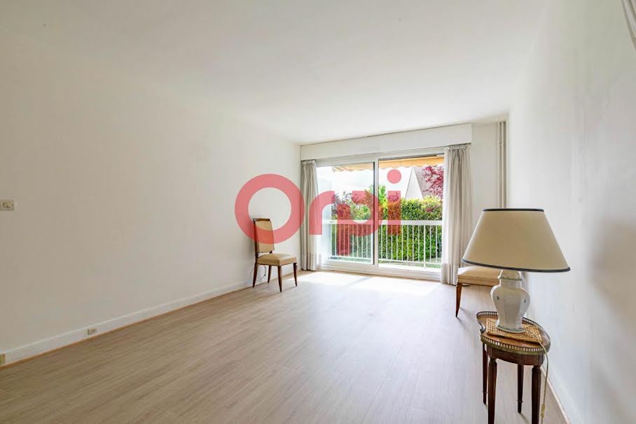 Location  appartement 3 pièces 63 m² à Garches (92380), 1 390 €