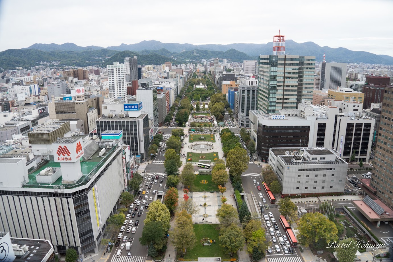 さっぽろテレビ塔より大通公園を望む