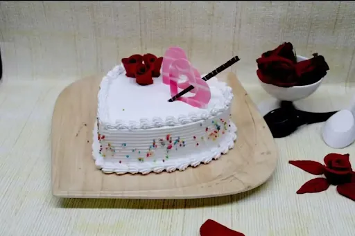 Heart Shape Vanilla Cake [1.5 Kg]