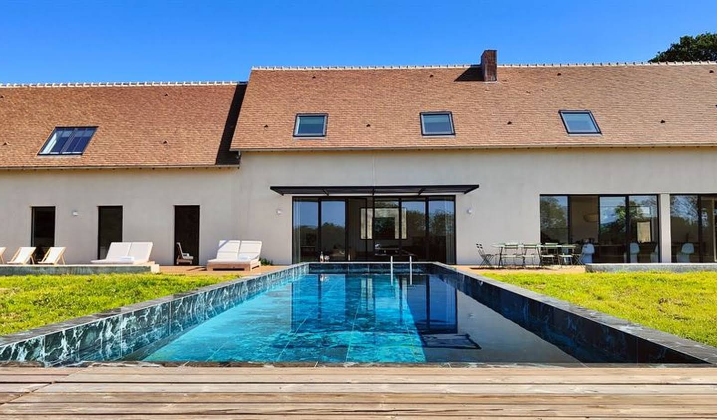 Seaside house with pool Saint-Etienne-la-Thillaye