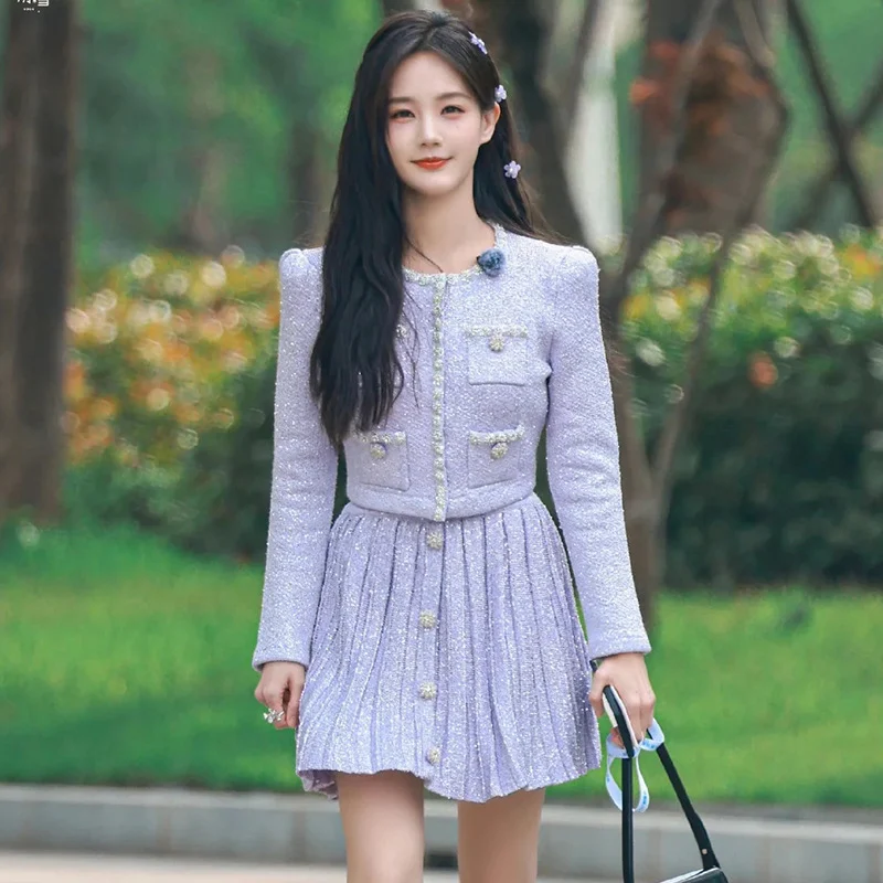 Krótki kardigan z perłowym wykończeniem