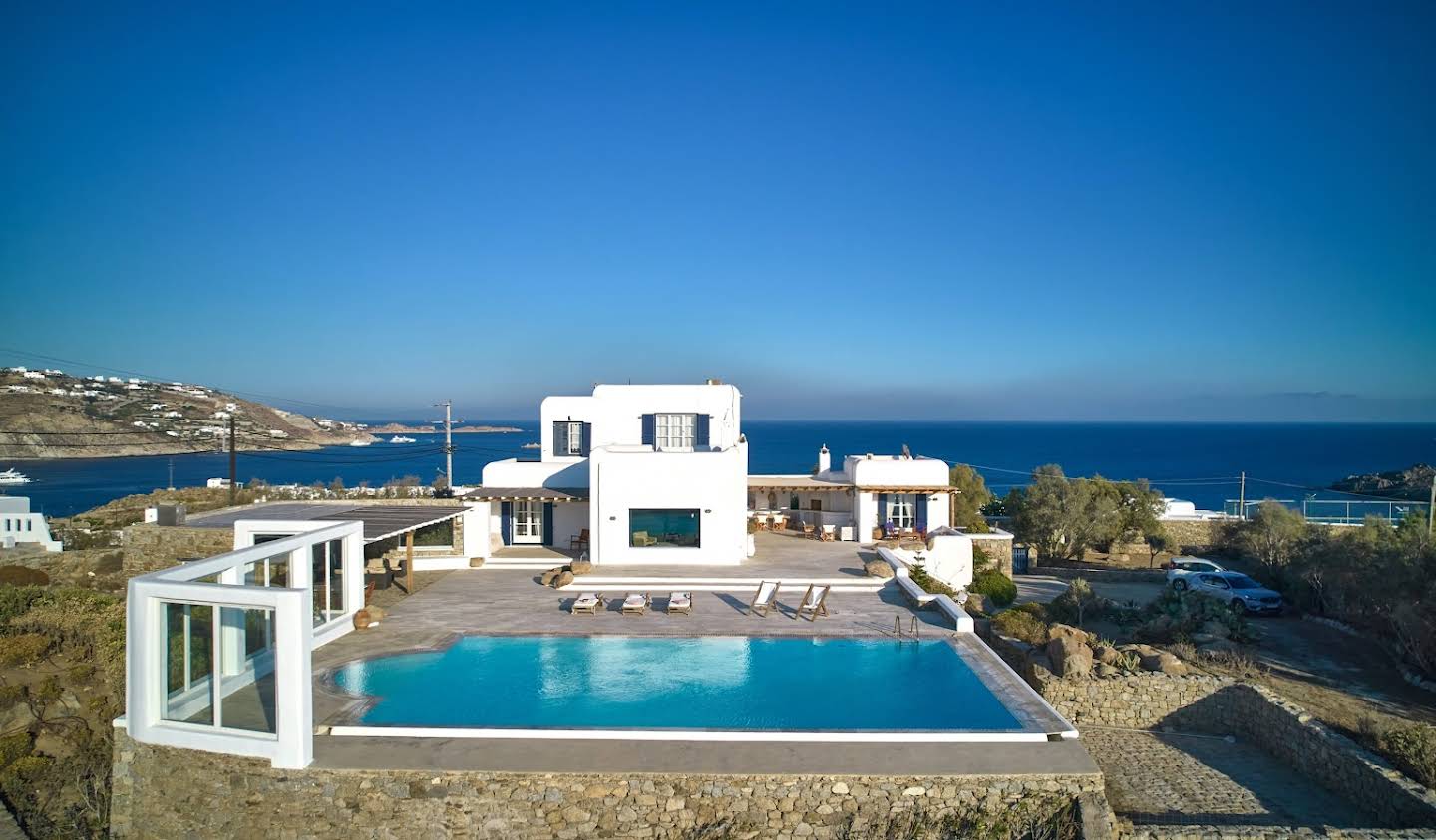 Villa with garden Mikonos