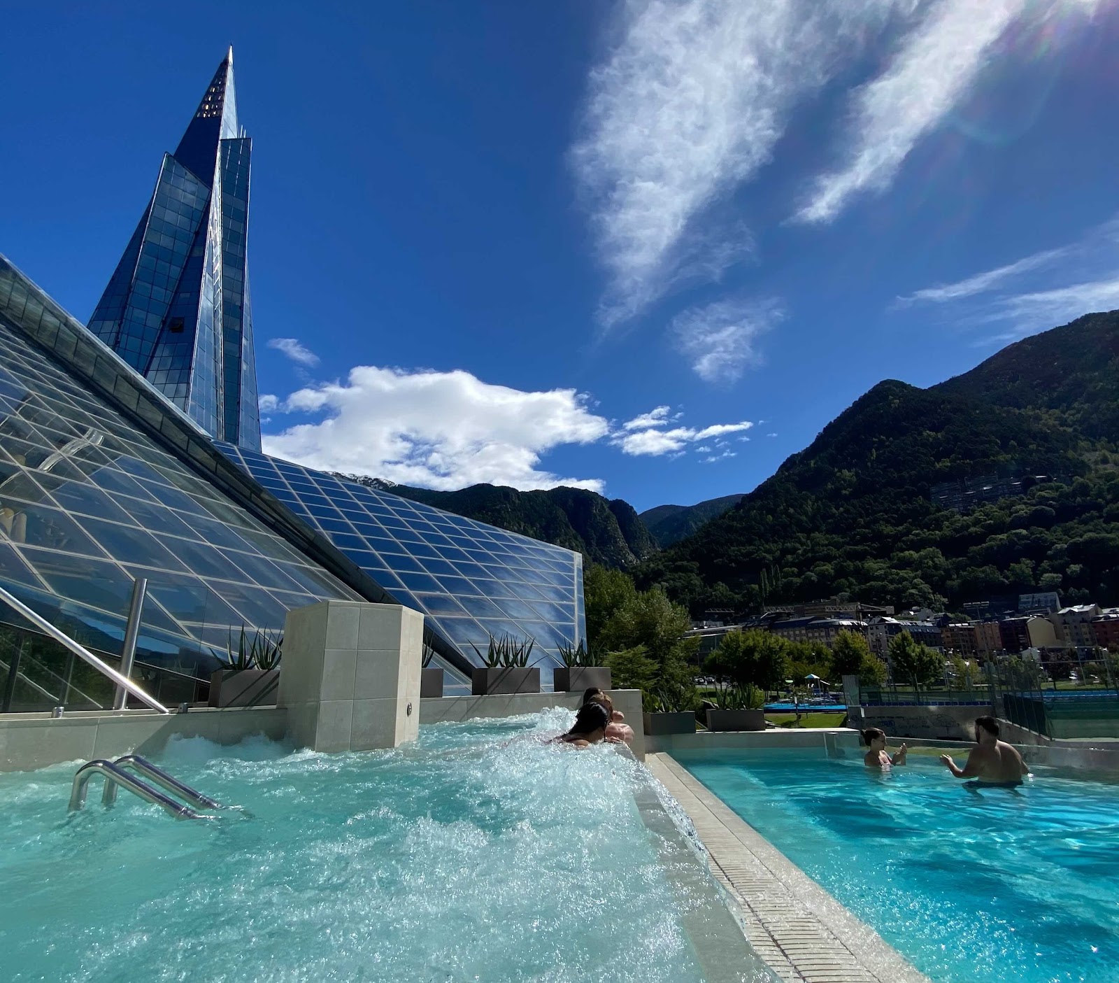 Laguna panorámica de Caldea en Andorra