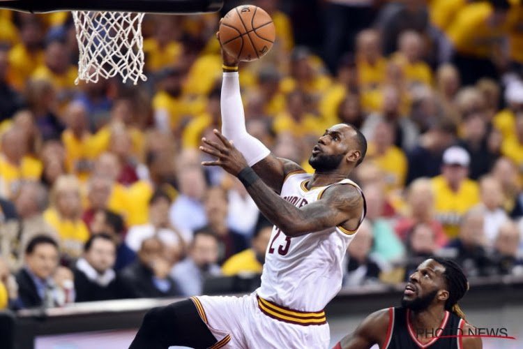 VIDEO: Wow, LeBron en The Beard knallen meteen!