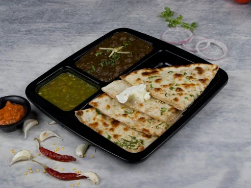 Aloo Pyaaz Amritsari Kulcha With Chole