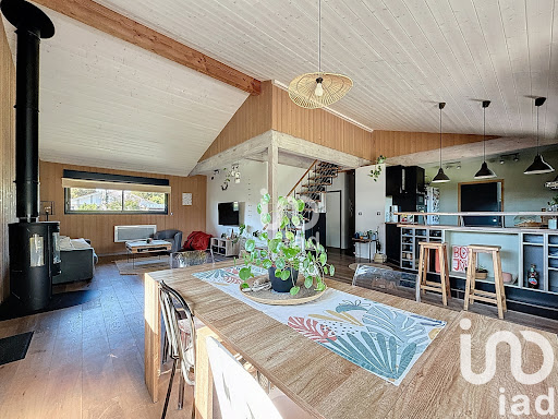 Maison avec piscine et terrasse 5