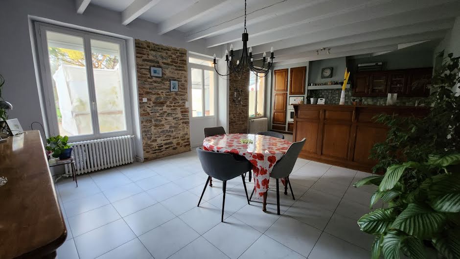 Vente maison 8 pièces 164 m² à Mareuil-sur-Lay-Dissais (85320), 271 000 €