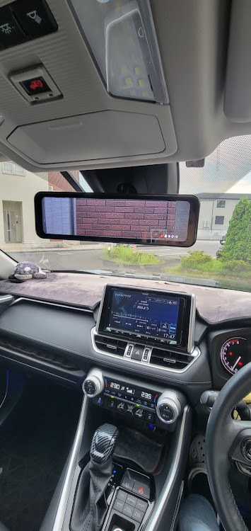 RAV4のミラー型ドラレコに関するカスタム事例の投稿画像3枚目