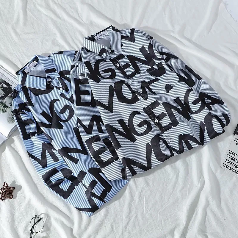 Camisa de manga larga a rayas con estampado inglés personalizado para hombre Elegancia y estilo a medida para tu guardarropa con diseño único.
