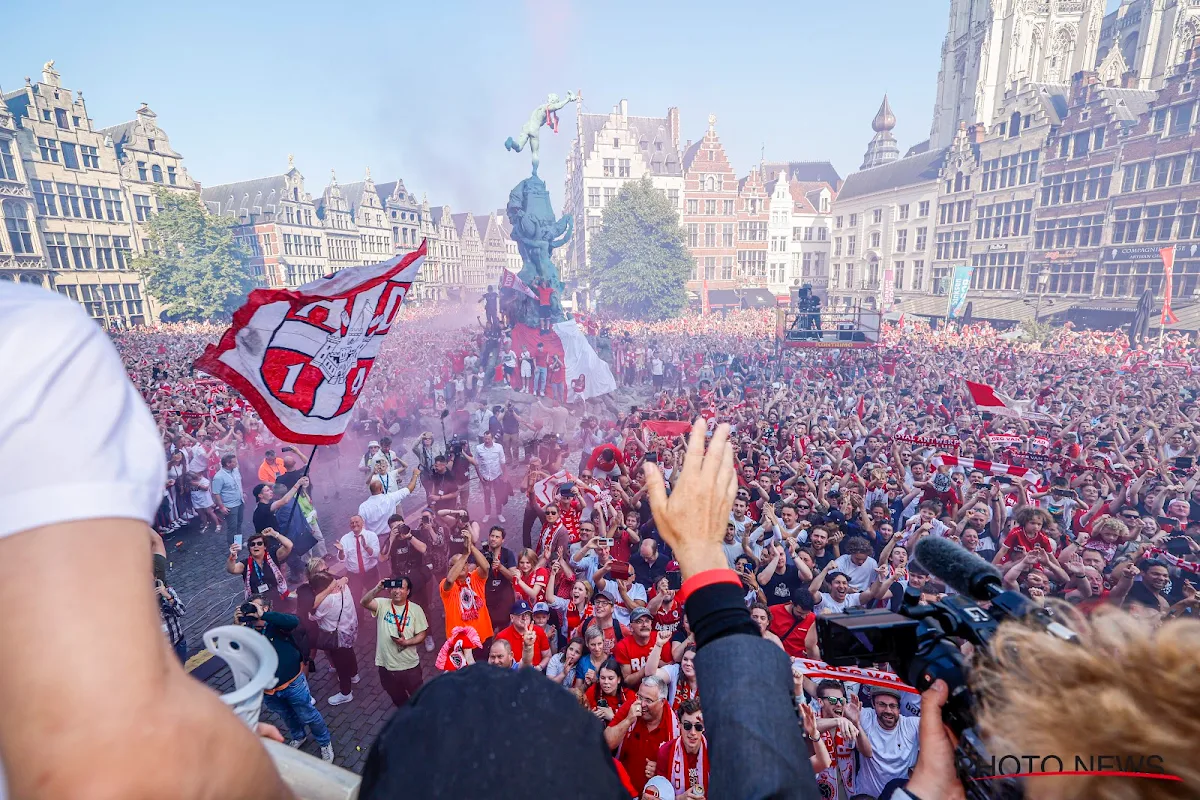 📷 Prachtig: Antwerp stelt shirts voor met verwijzing naar 100 jaar roemrijk verleden, meningen zijn extreem verdeeld