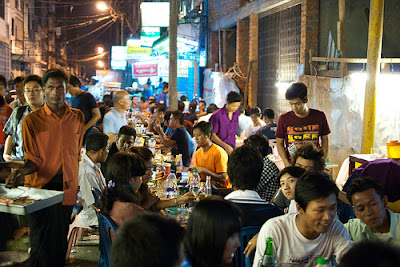 https://lh3.googleusercontent.com/_wCSzxFBaoQQ/TbQ_ZMouGFI/AAAAAAAABAY/4KTJSxPuPUQ/s800/china-town-yangon-night.jpg