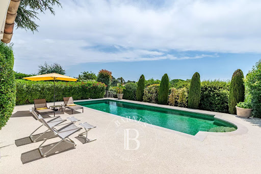 Villa with pool 4