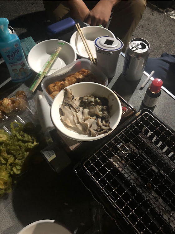 ハイエースバンのホルチューン・おすみ・車中泊・いいお話・二日酔いでぐでんぐでんに関するカスタム事例の投稿画像10枚目