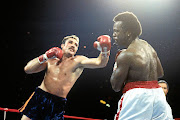 Gerrie Coetzee hooks Michael Dokes during their fight in Ohio, US. Coetzee stunned the Americans to win the WBA World heavyweight title. The SA legend had 21 KOs in 33 wins against six losses and a draw. 