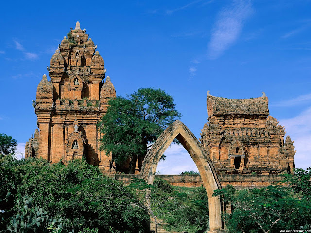 Huyền bí tháp Chăm Pôklong Garai  Po%20Klong%20Garai%20Towers%2C%20Ninh%20Thuan%2C%20Vietnam