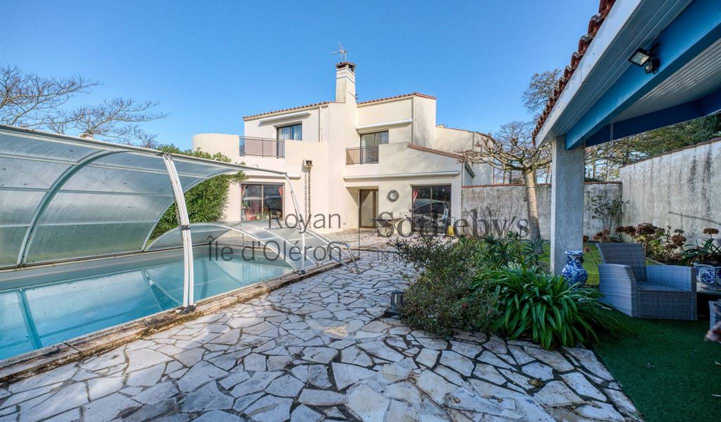 Seaside house with pool Royan