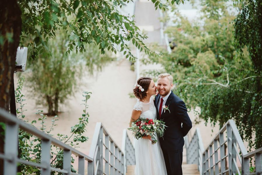 婚礼摄影师Irina Zakharkina（carol）。2016 10月4日的照片