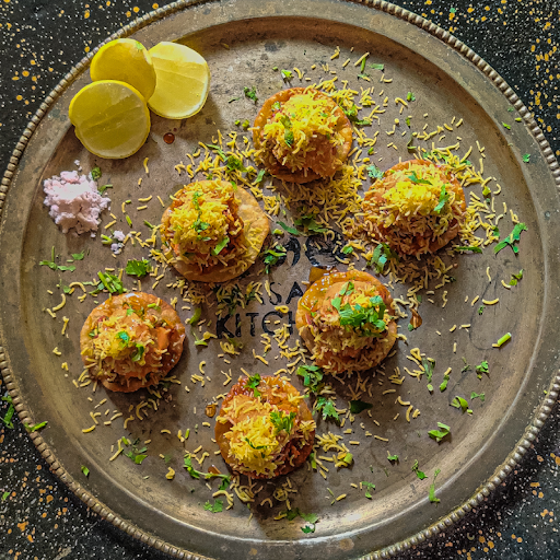 Chicken Tikka Sev Puri [6 Pieces]