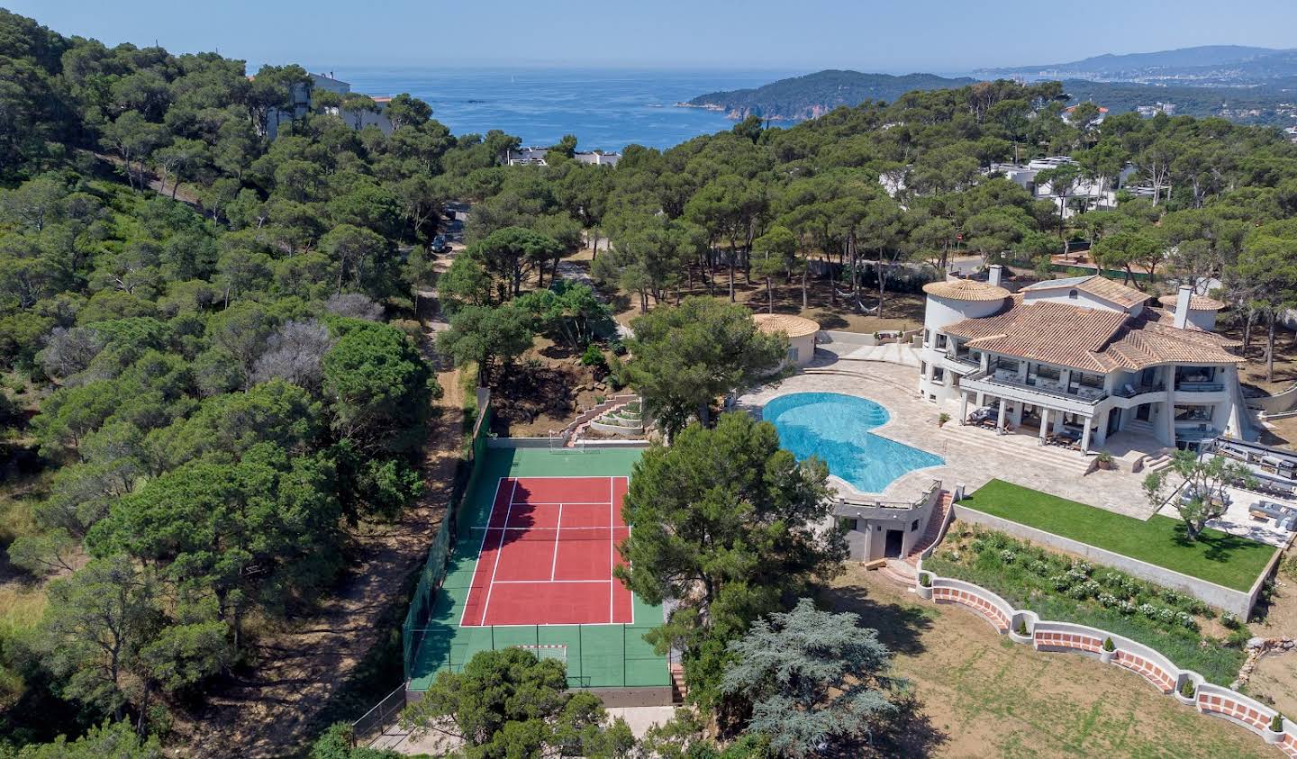 Villa with pool and garden Palafrugell