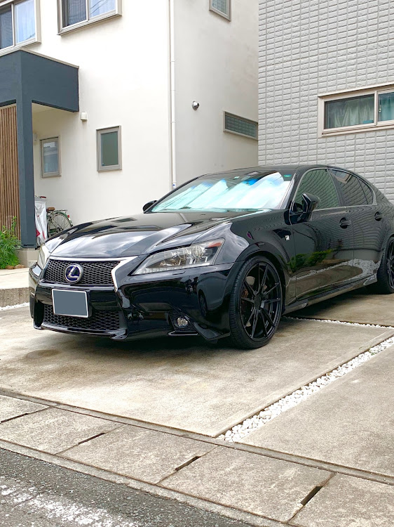 GSのマットブラックホイール・gs450h・GANBASS・洗車しかしてない・ボディーはキズだらけに関するカスタム事例の投稿画像1枚目