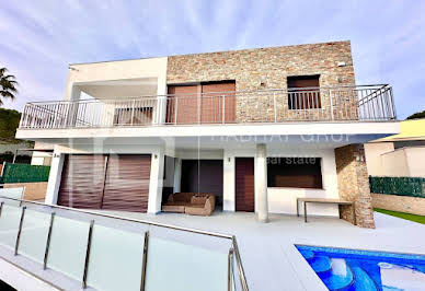 House with pool and terrace 3