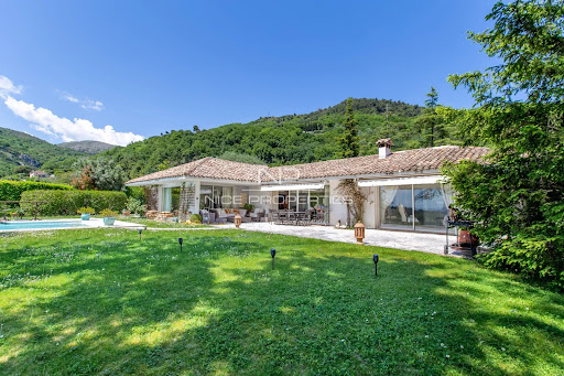 Villa with pool 5