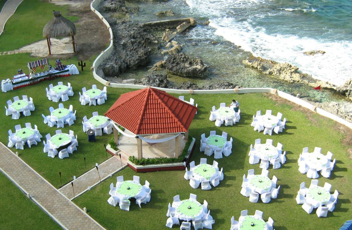 outdoor wedding reception