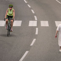 C'è chi ama camminare e c'è chi ama pedalare di 