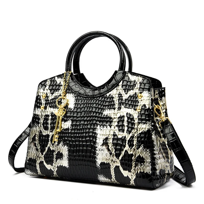 Retro Mode Slangenprint Draagbare Grote Tas – Stijlvolle en ruime tas voor dagelijks gebruik. Combineert retro look met praktische functionaliteit.