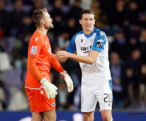 Simon Mignolet et Hans Vanaken ne peuvent s'empêcher de montrer du doigt le point noir de la soirée