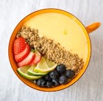 Mango Lime Smoothie Bowl was pinched from <a href="http://estherschultz.com/2016/01/02/mango-lime-smoothie-bowl/" target="_blank">estherschultz.com.</a>