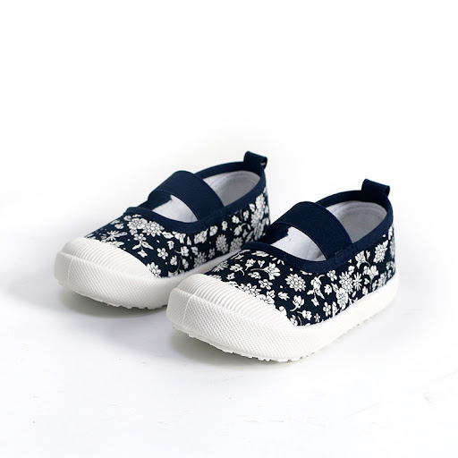 Title 4, Childrens canvas shoes with broken flower desi...