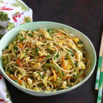 Egg Hakka Noodles