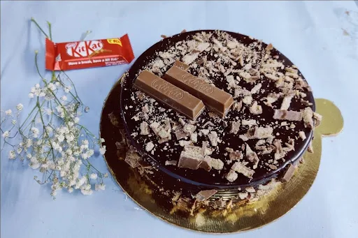 Crunchy KitKat Cake