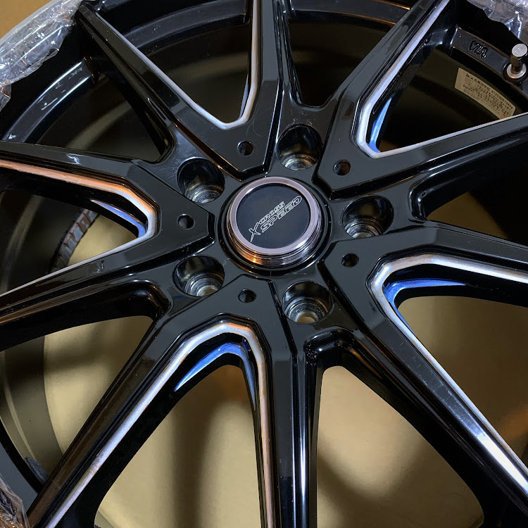 ヴェゼルの18インチ・スタッドレス用アルミ・スタッドレス準備・塗装初心者に関するカスタム事例の投稿画像1枚目