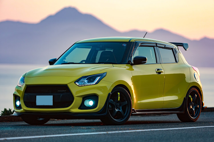 スイフトスポーツのドライブ・fcl.・フォグランプ交換・フロスティブルー・夕日に関するカスタム事例の投稿画像3枚目