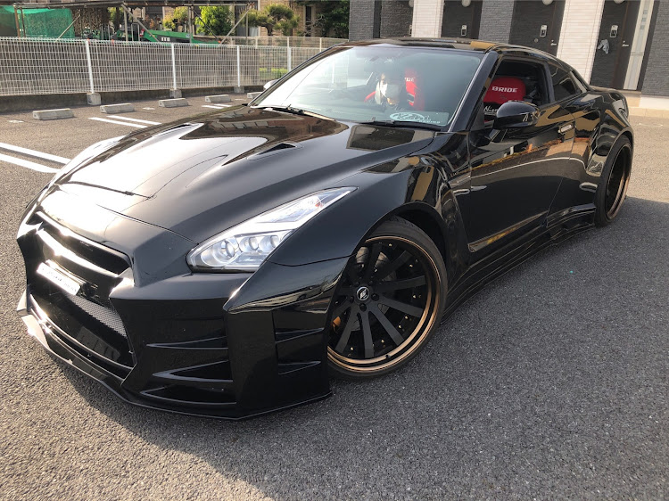 NISSAN GT-Rのcafe・犬・R35・エアサス・Kuhl Racingに関するカスタム事例の投稿画像1枚目