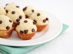 Mini chocolate chip pancake muffins was pinched from <a href="http://kirbiecravings.com/2011/10/mini-chocolate-chip-pancake-muffins.html" target="_blank">kirbiecravings.com.</a>