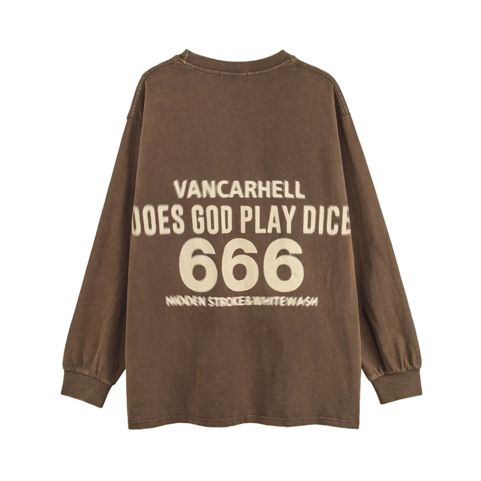 T-shirt homme avec imprimé dés, effet usé et délavé. Pour un look décontracté et tendance, parfait pour toutes les occasions. Confort et style.